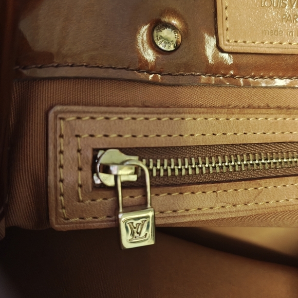 Louis Vuitton Bronze Vernis Monogram Reade PM - Picture 12 of 15